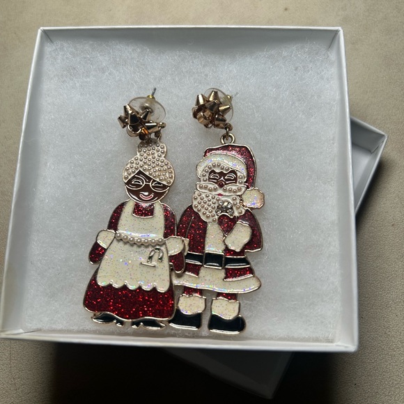 5 Christmas Candles. One Pair of Santa Earrings. One Decor Item 🎅🏻 - Picture 5 of 11